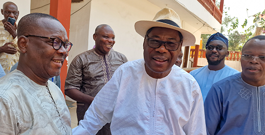 Visite-bon-yayi-siege-democrates